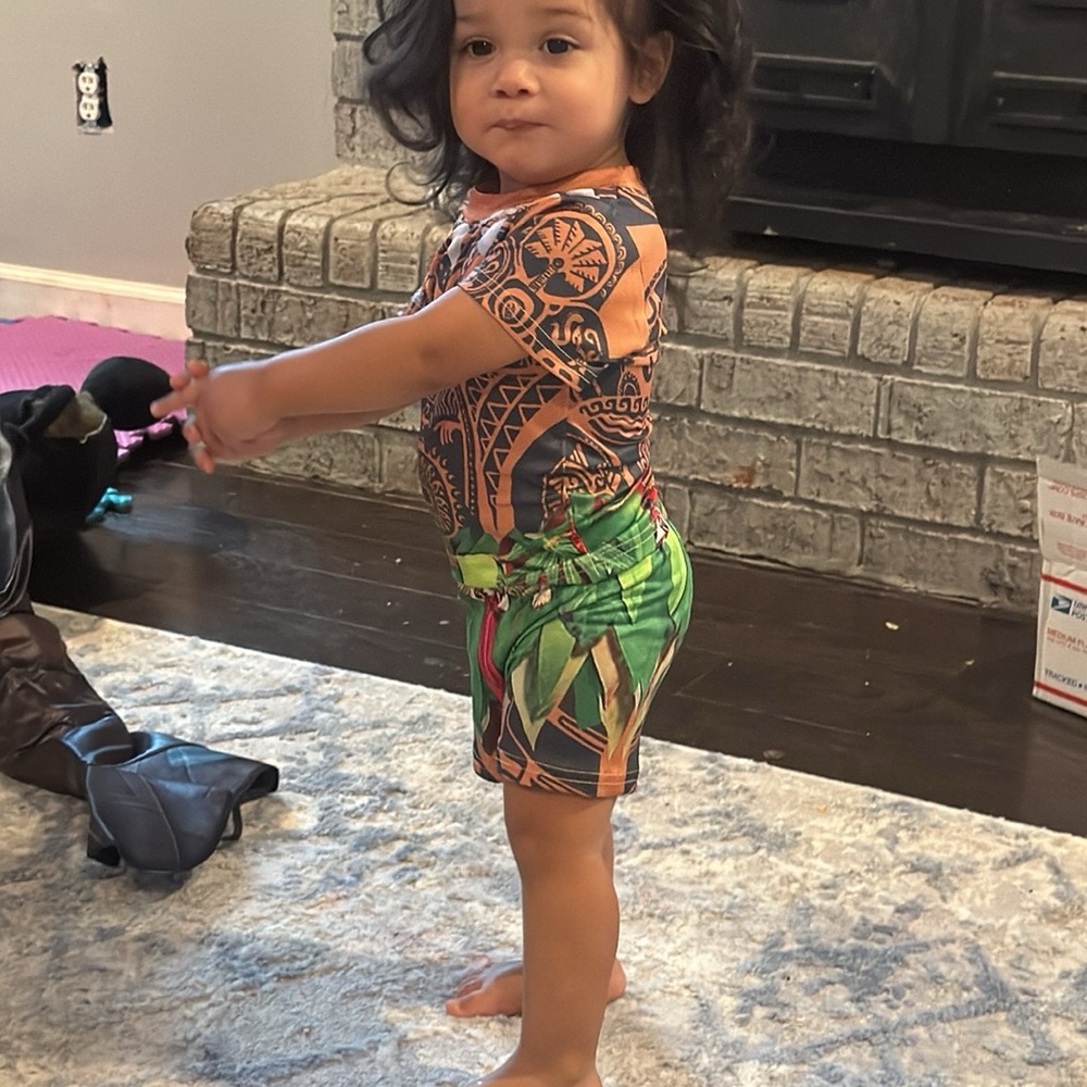 Toddler’s Maui Costume - Picture 3 of 9